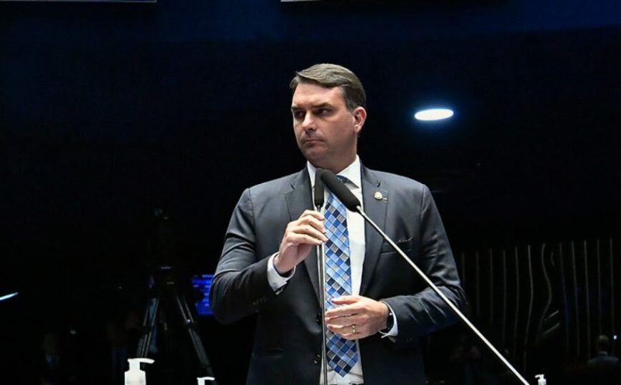 Defesa de Jair Bolsonaro critica pedido da PF para agentes dentro de residência