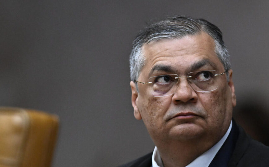 Flávio Dino determina envio de dados e abertura de inquérito sobre emendas Pix
