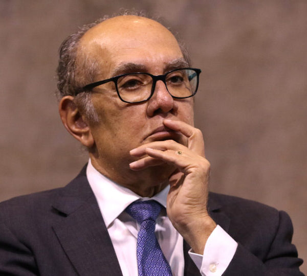 Gilmar Mendes se distancia de Bolsonaro e critica&hellip;