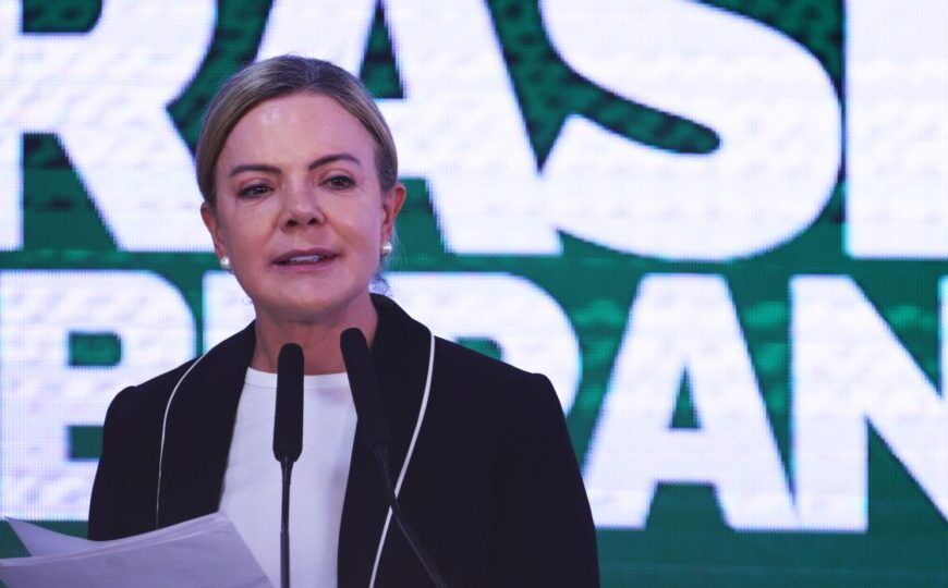Gleisi rebate Tarcísio e diz que soberania não é presente para Trump