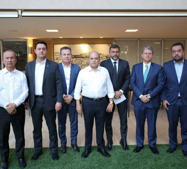 Governadores de direita cobram Lula por tarifaço e&hellip;