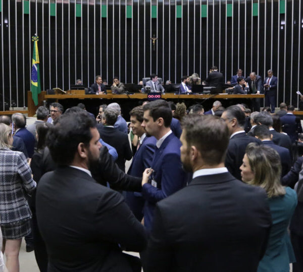 Deputados aprovam PL da Adultização, texto volta ao&hellip;