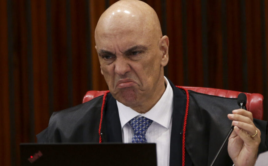Instituições ignoram gesto obsceno de&hellip;