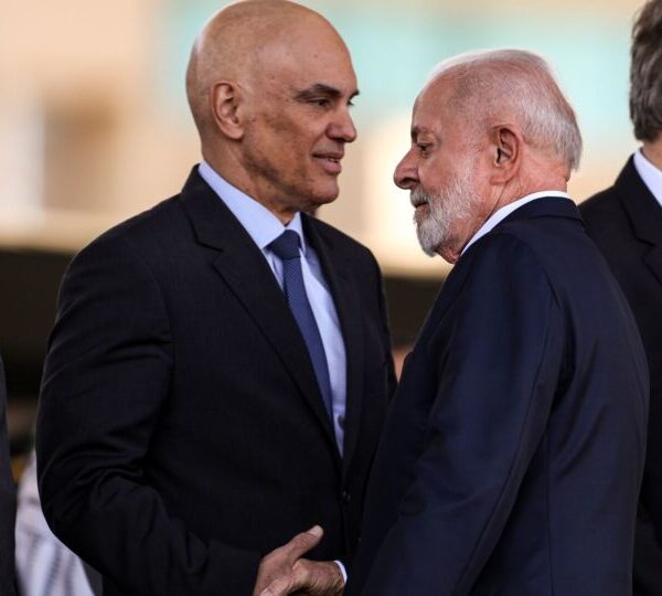 Lula recebe ministros do STF em jantar no&hellip;