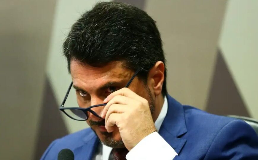 Senador Marcos do Val publica vídeo com tornozeleira…