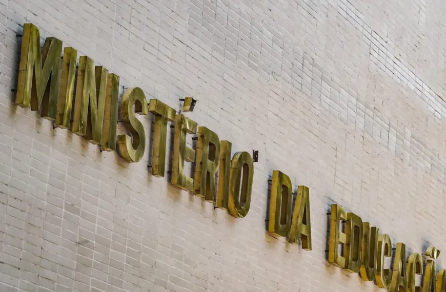 MEC lança curso de 180 horas para professores…