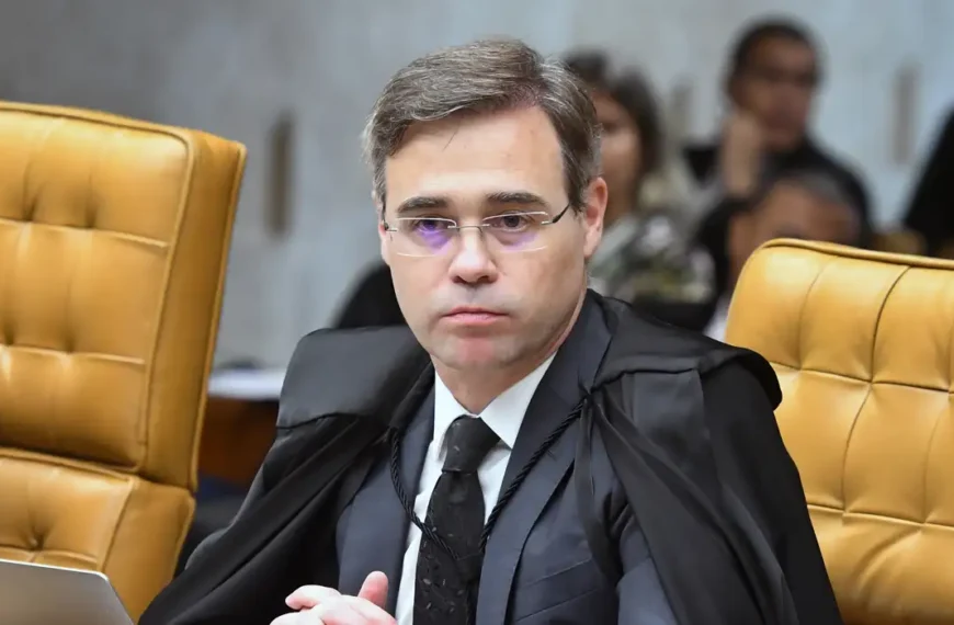 Mendonça critica ativismo judicial e defende autocontenção da…