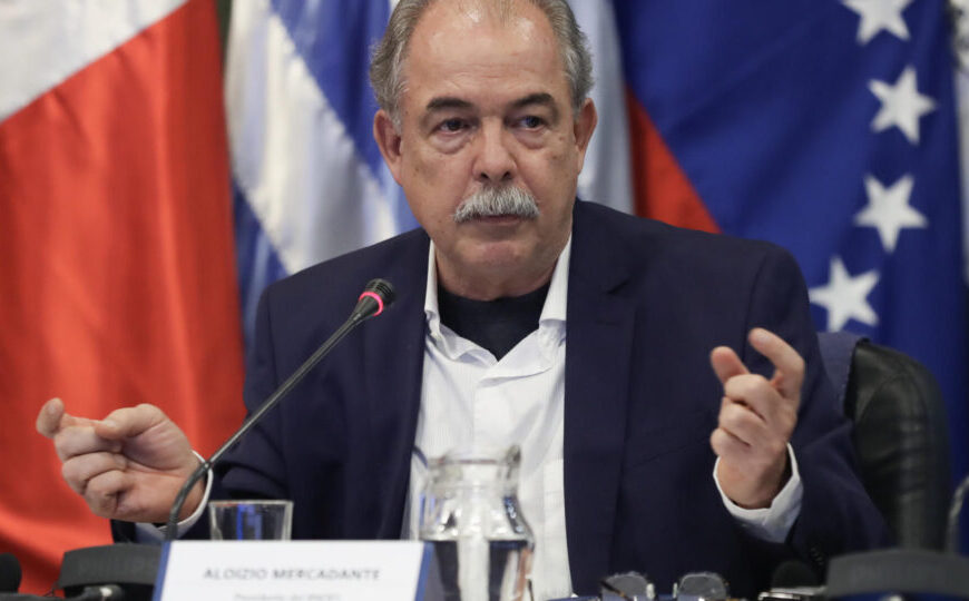 Mercadante presenteia ex-vice dos EUA&hellip;