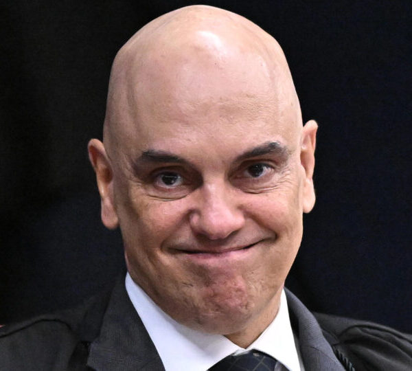 Moraes ordena policiamento na casa de Bolsonaro por&hellip;