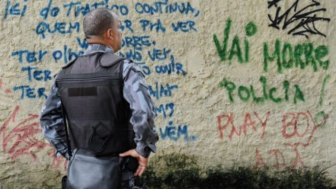 Mortes de policiais disparam no Brasil no segundo…