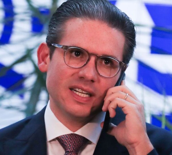 Motta sinaliza que Eduardo Bolsonaro pode perder mandato