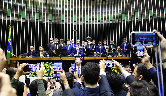 Por que deputados deixam o PL e migram para PP e Republicanos