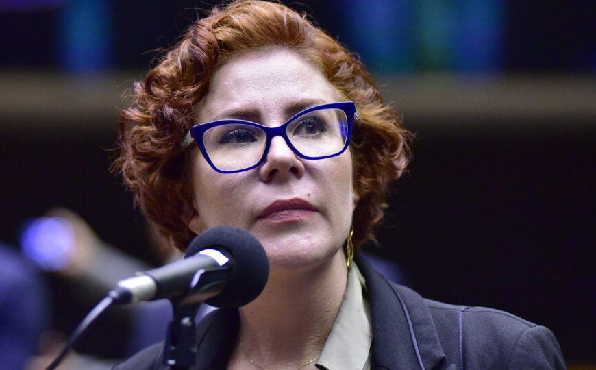 Zambelli faz greve de fome contra prisão na Itália, diz advogado