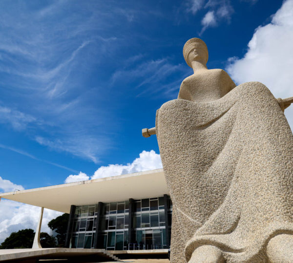 STF não deve abrir mão de protagonismo político&hellip;
