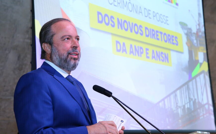 Ministro afirma que Brasil pode precisar de armas nucleares para defesa