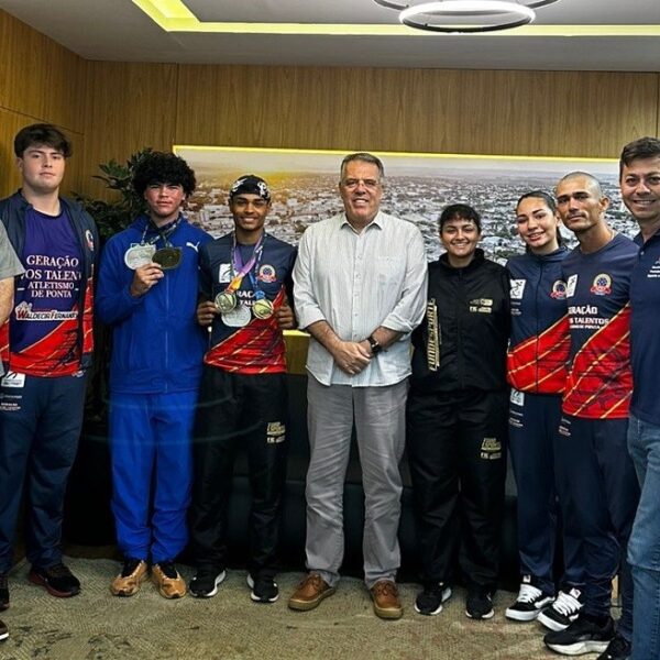 Prefeito recebe atletas de Ponta Porã que se destacam&hellip;