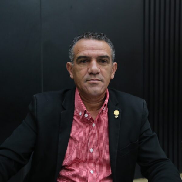 Vanderlei Avelino solicita asfaltamento e construção de ponte&hellip;