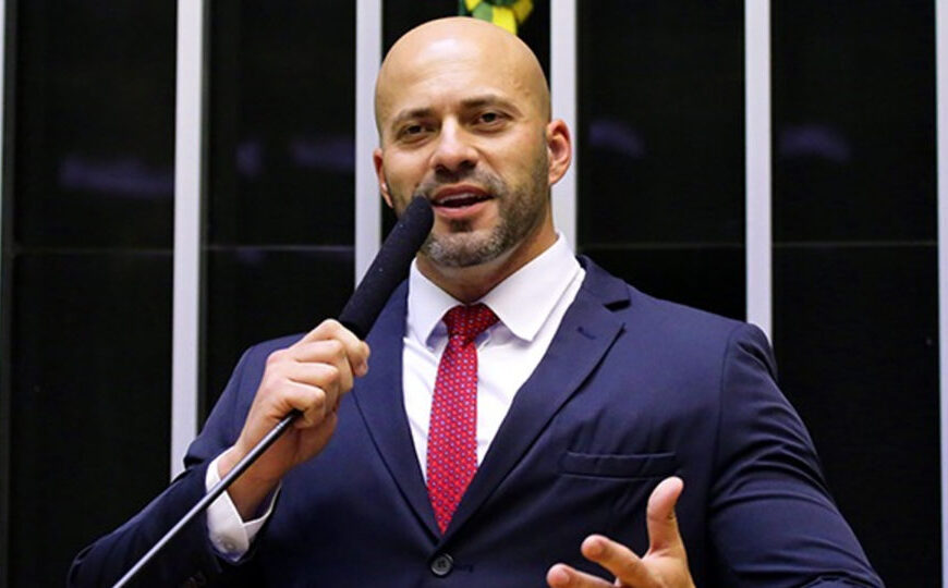 Moraes reduz pena de Daniel Silveira por estudo, trabalho e leitura