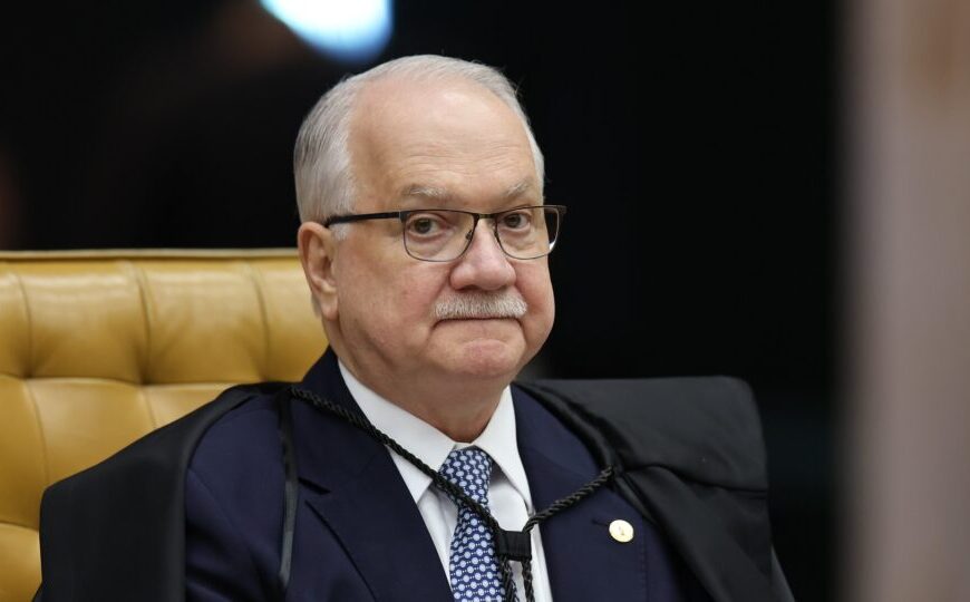 Edson Fachin assume presidência do STF em meio crise interna e pressão externa