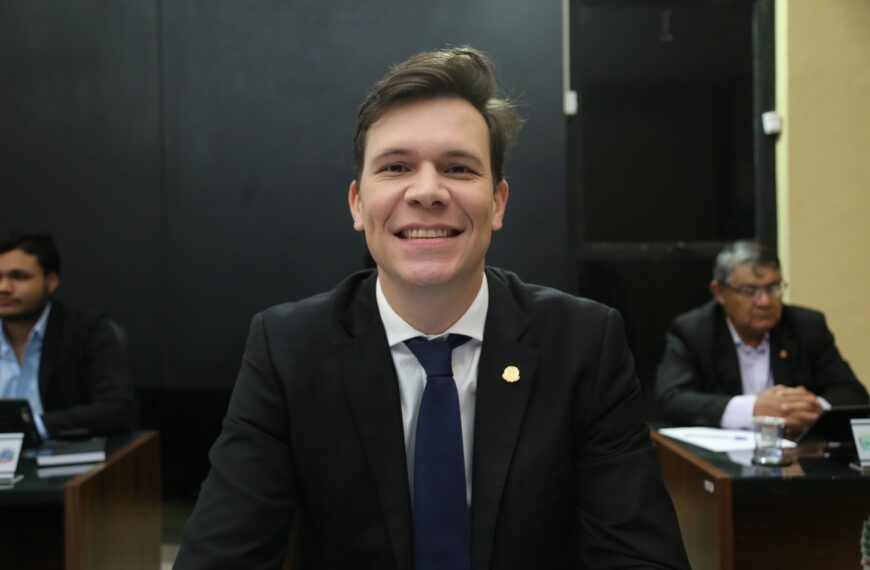 Gabriel Arce solicita recapeamento asfáltico na Rua Jorge Roberto Salomão