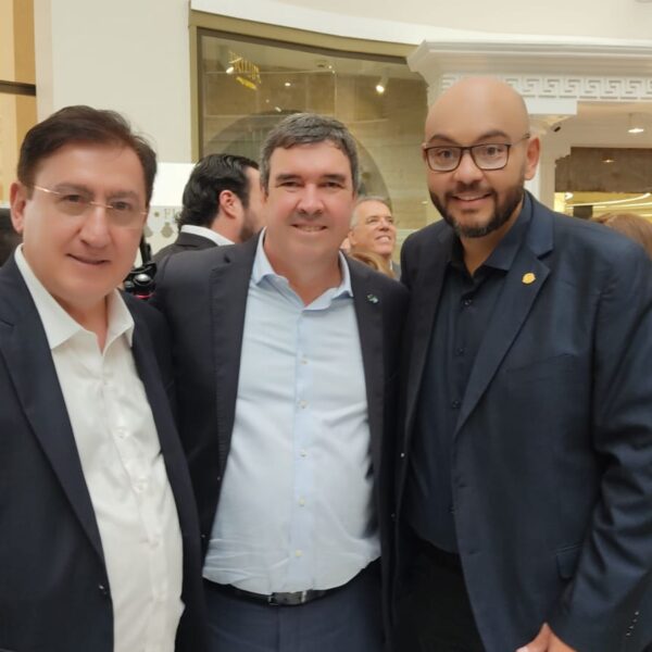 Vereadores prestigiam inauguração do Shopping Dubai