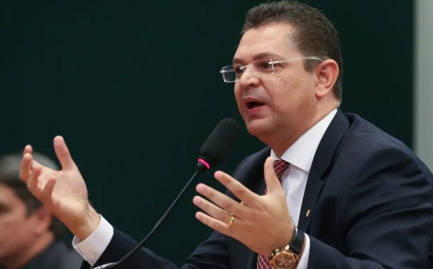 Líder do PL cobra relator: aprovar anistia ou&hellip;