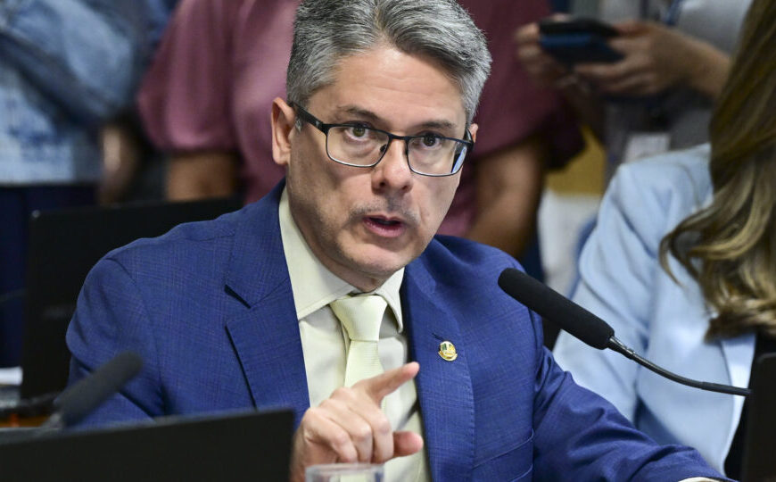 Relator diz que PEC da Imunidade protege criminosos e recomenda rejeição