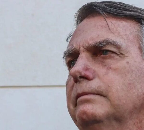 Carlos Bolsonaro afirma que saúde de Jair Bolsonaro…