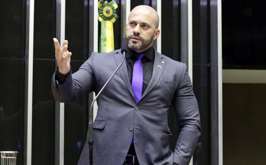 PGR se manifesta a favor de regime aberto para Daniel Silveira