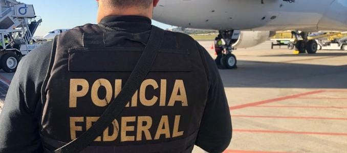 Mulher é presa com droga…