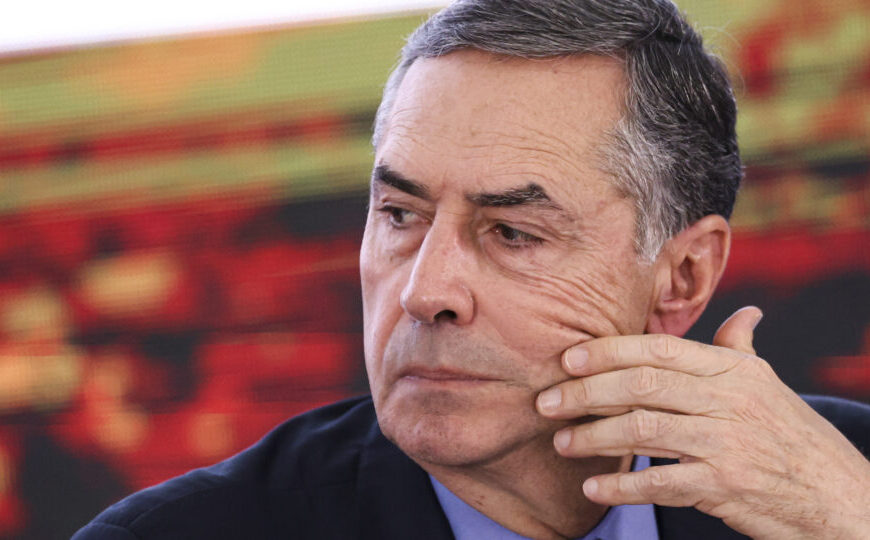 Barroso diz que julgamento de Bolsonaro vai “empurrar extremismo para margem da história”