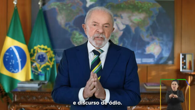 Lula critica “traidores” e reforça discurso de soberania em pronunciamento