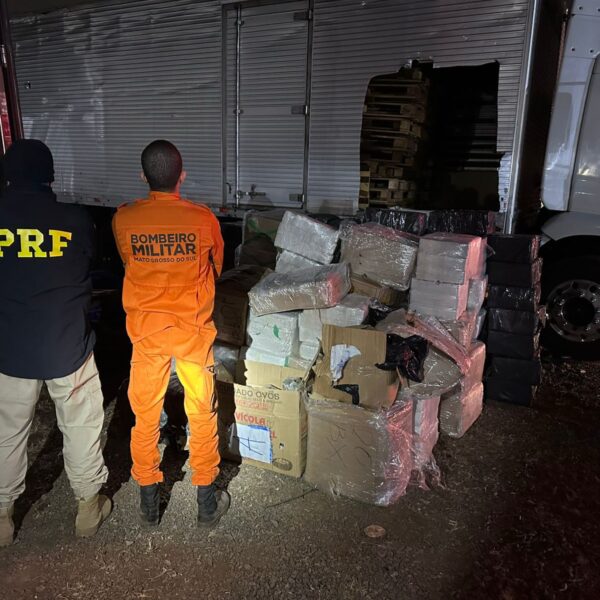 Furgão com mais de 2,5 toneladas de maconha&hellip;