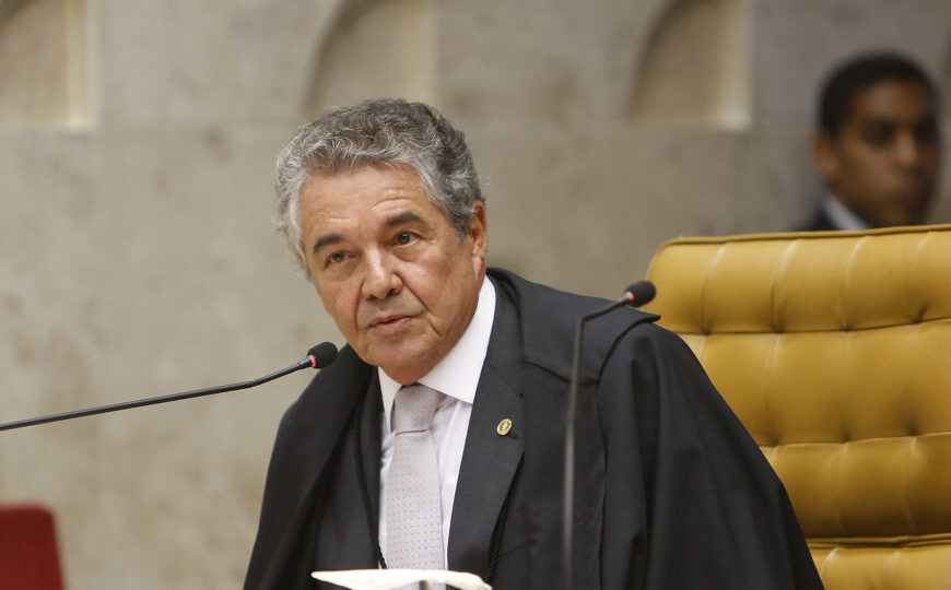 Alvo de indireta de Dino, Marco Aurélio elogia Fux e critica extravagância de Barroso