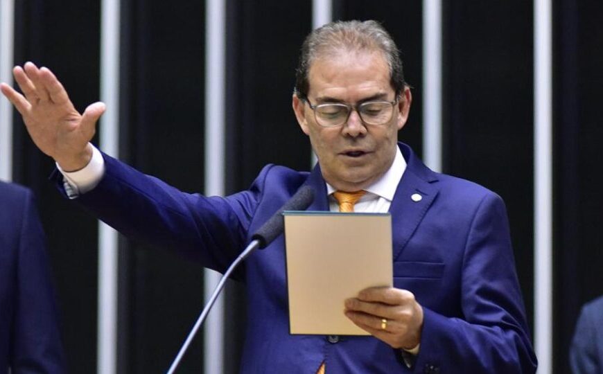 Manobra para barrar a anistia sofre resistências da esquerda e da direita e pode travar votações