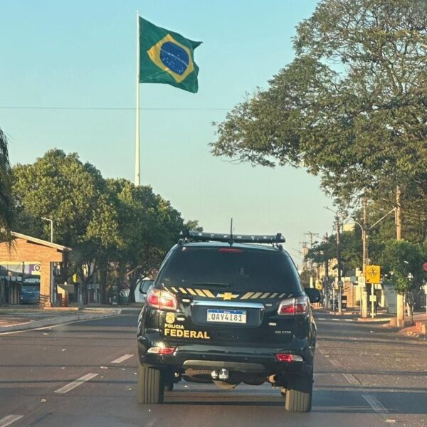 Polícia Federal realiza operação contra contrabando de cigarros