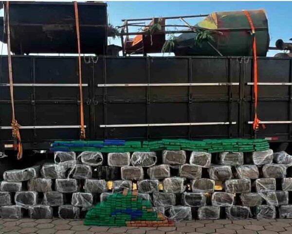 Caminhão de sucata com duas toneladas de maconha&hellip;