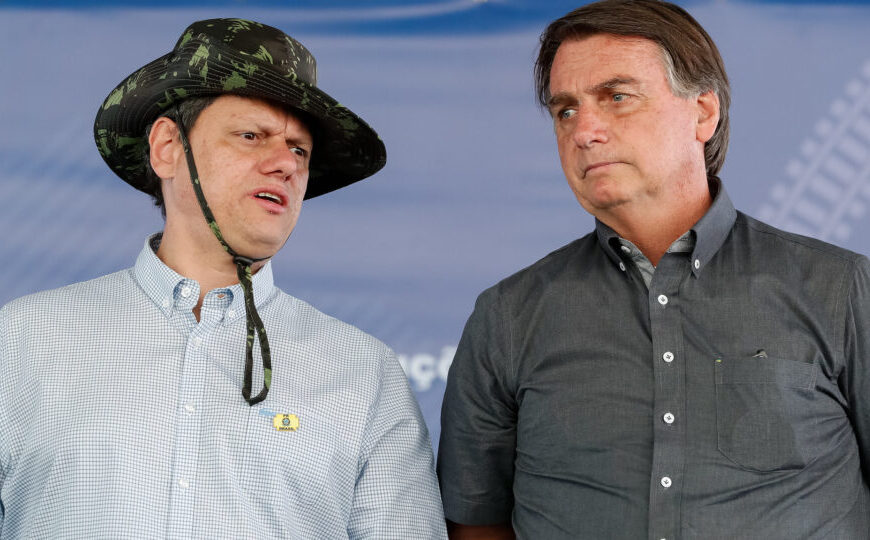Após visita, Tarcísio diz que redução de penas não satisfaz Bolsonaro