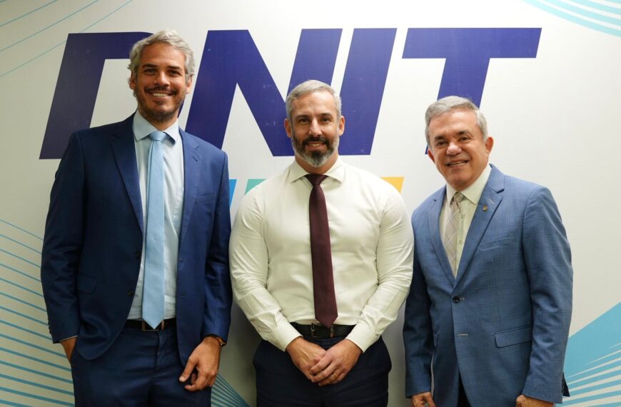 Vander Loubet e Tiago Botelho se reúnem com diretor nacional do DNIT para tratar de moradias populares