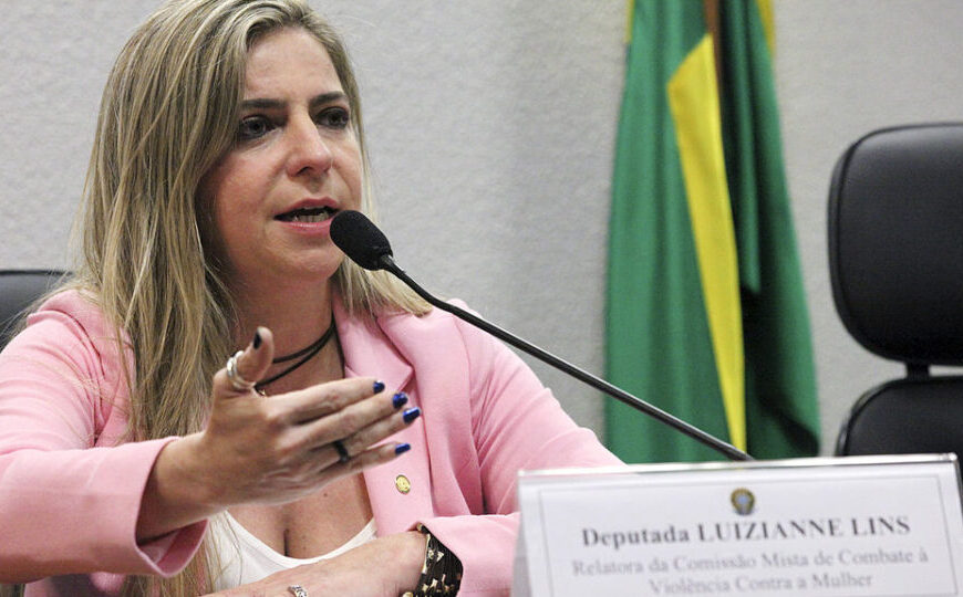 Deputada petista reclama de tratamento em prisão de…