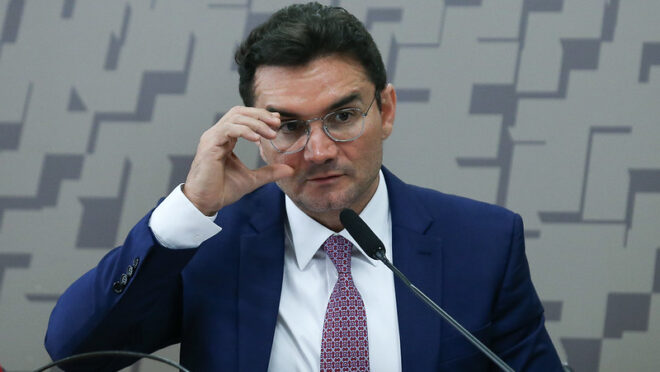 Celso Sabino resiste a deixar Ministério do Turismo…