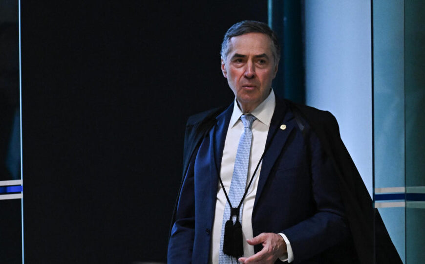 Políticos de direita repercutem saída de Barroso do Supremo
