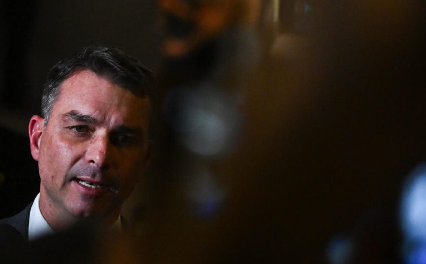 Direita critica Moraes por manter prisão e restrições de Bolsonaro: “Refém”