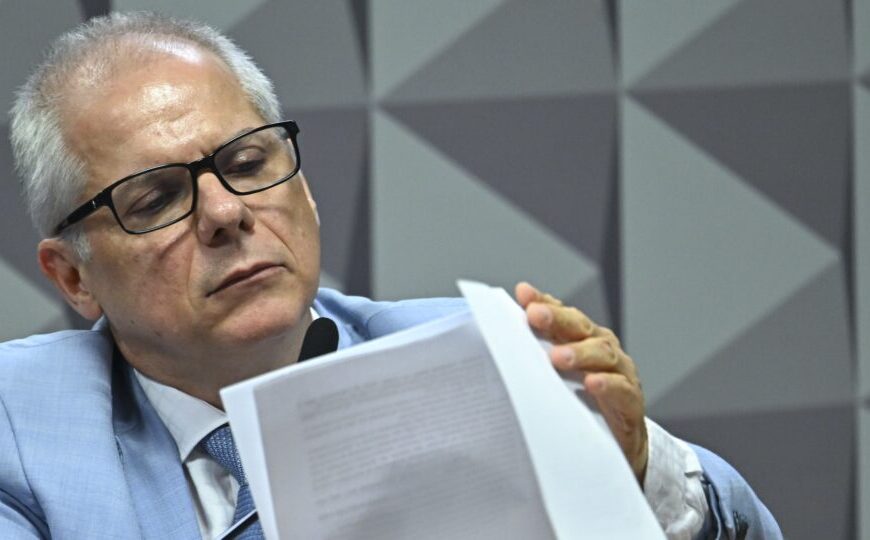 Ex-presidente do INSS admite ter liberado lote de descontos em favor da Contag