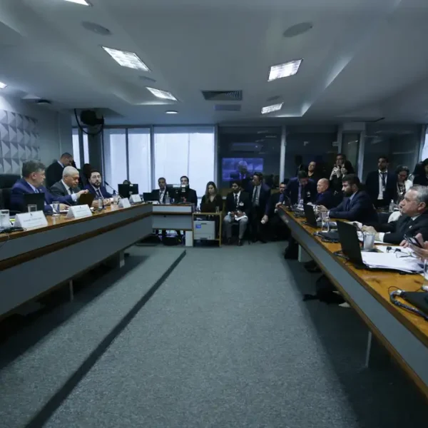 Dino autoriza silêncio de presidente de sindicato na…