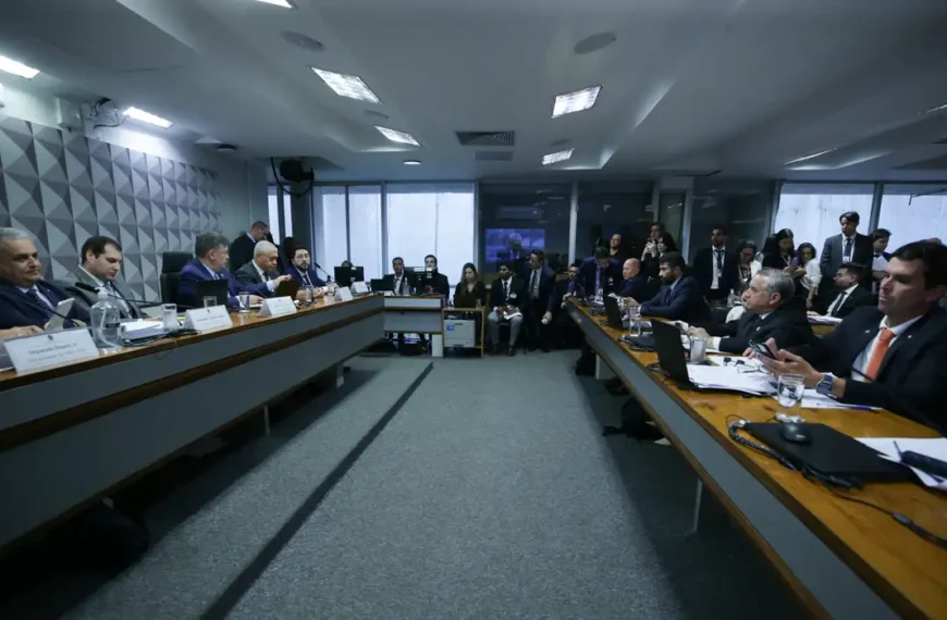 Dino autoriza silêncio de presidente de sindicato na CPMI do INSS