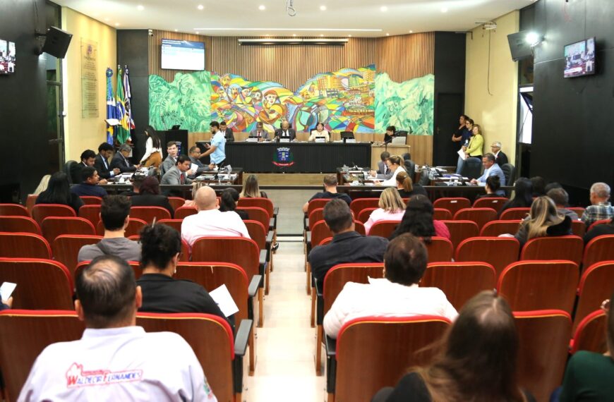 Câmara Municipal promoveu duas sessões nesta terça-feira