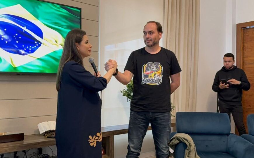 Com Carlos Bolsonaro, PL-SC ensaia monopólio com duas candidaturas ao Senado