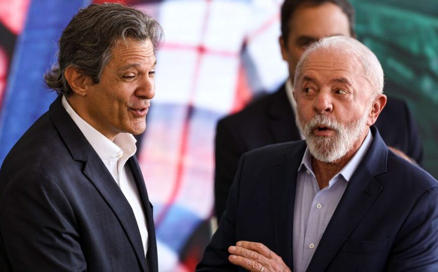 Lula radicaliza promessas eleitorais com transporte público gratuito e jornada de trabalho menor