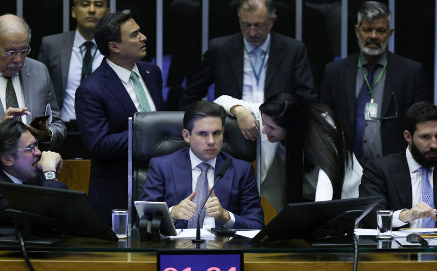 Guerra contra facções sai da favela e vai para o Congresso